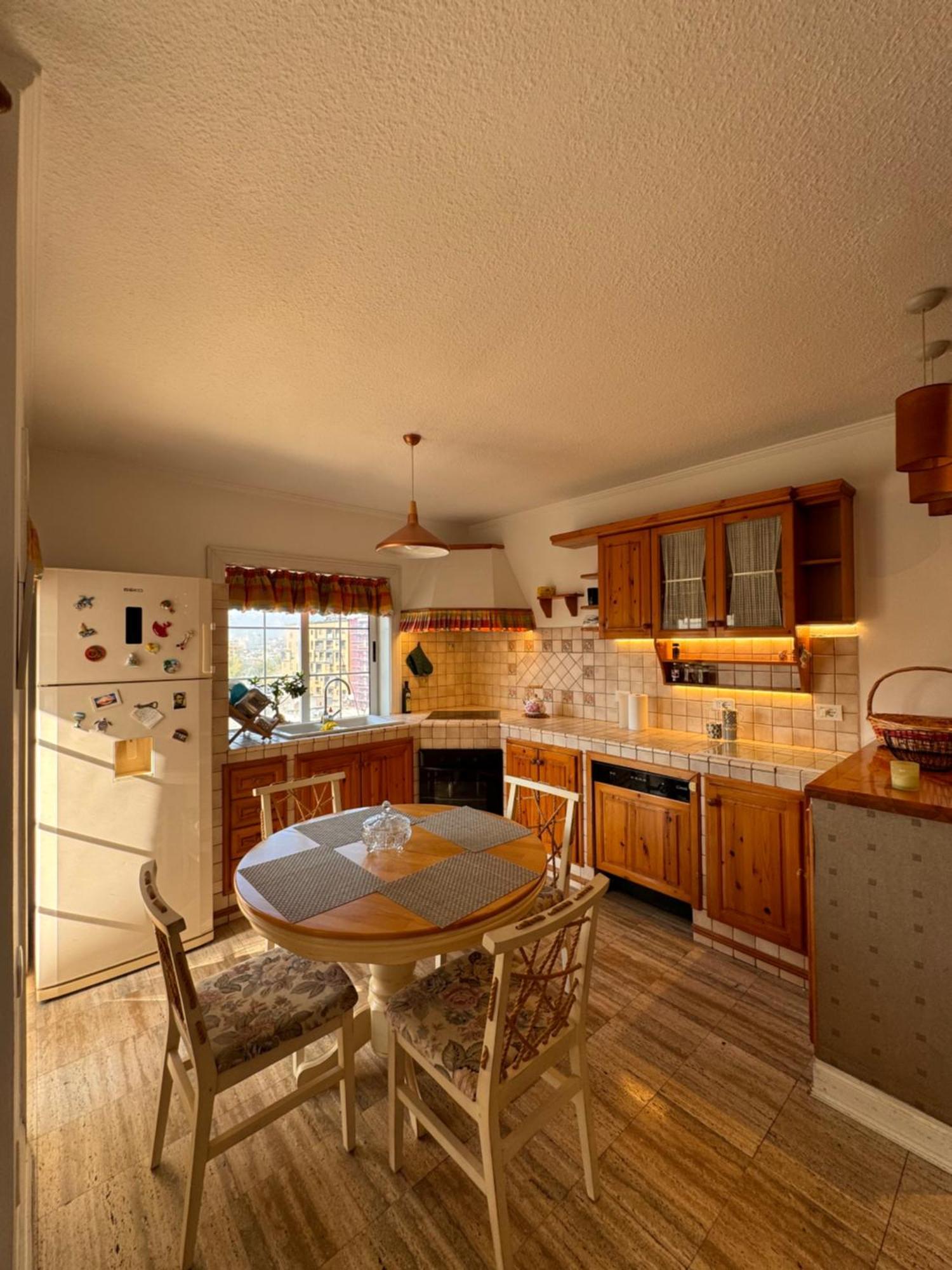 Cozy Vintage Modern Gem Tiranë