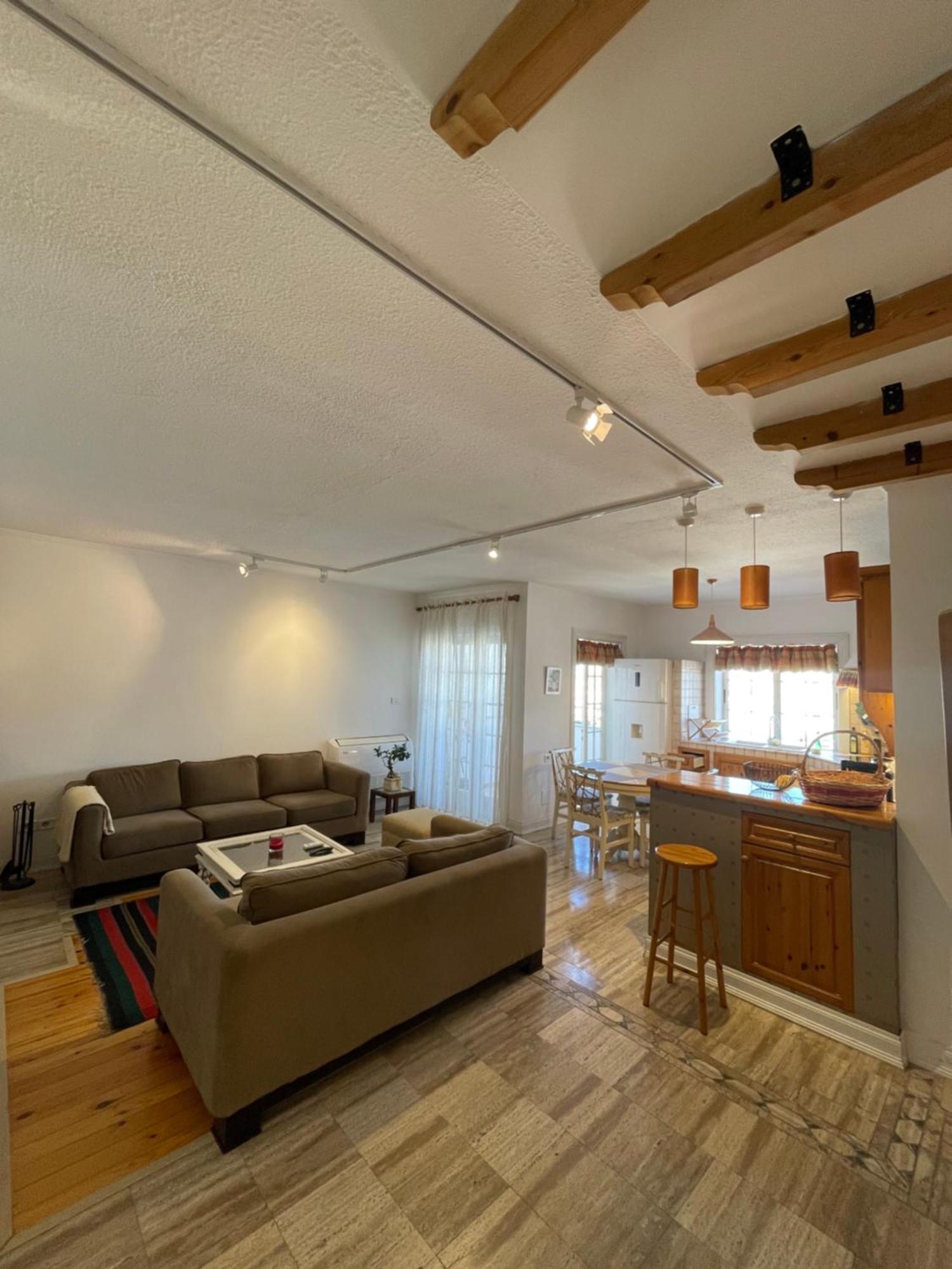 Cozy Vintage Modern Gem * Tiranë